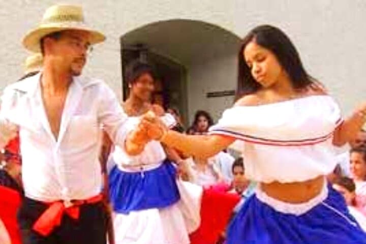Partner Up: Private Bachata & Salsa Classes in Santo Domingo photo 6