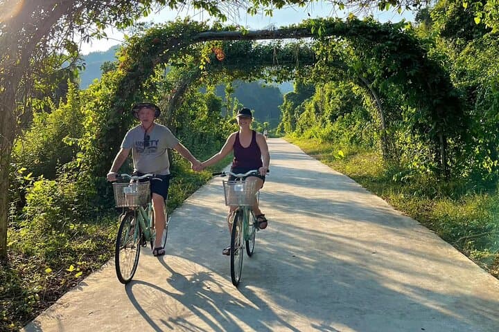Cat Ba & Lan Ha Bay: 2-Day Trek, Kayak and Viet Hai Village Overnight photo 2