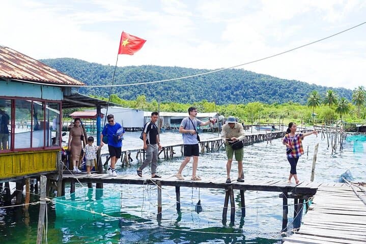Starfish Beach & Rach Vem Floating Village Boat Trip with Seafood Lunch