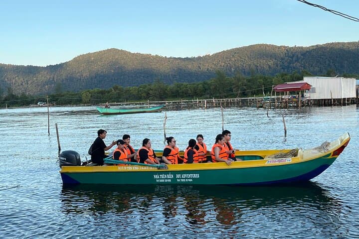 Starfish Beach & Rach Vem Floating Village Boat Trip with Seafood Lunch photo 4