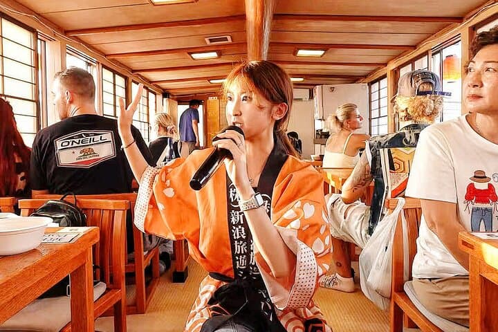 Tokyo Bay Yakatabune Dinner Cruise with Live Shamisen Show & Drinks photo 4