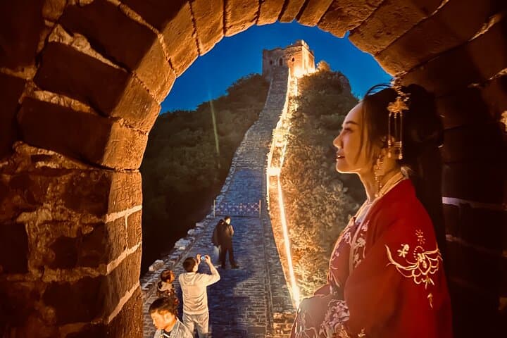 Private Great Wall Night Tour from Beijing — Simatai & Badaling After Dark photo 4