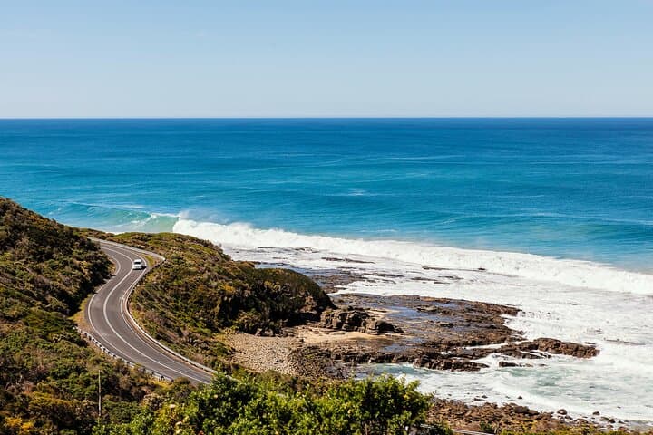 Reverse Great Ocean Road Full-Day: Loch Ard, Twelve Apostles & Apollo Bay