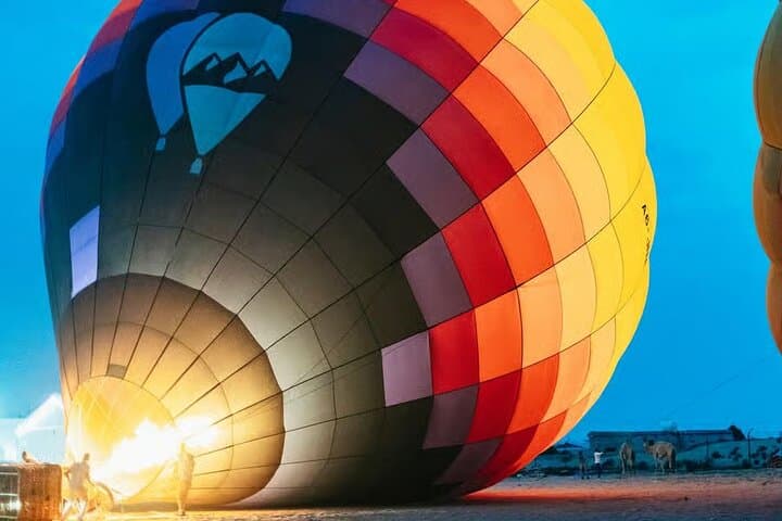 Sunrise Hot Air Balloon Ride Over the Dubai Desert — Classic with Transfers photo 3