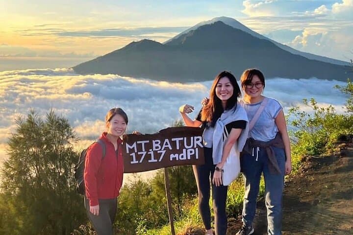 Mount Batur Sunrise Trek: Pre-Dawn Trek to Kintamani's Active Volcano