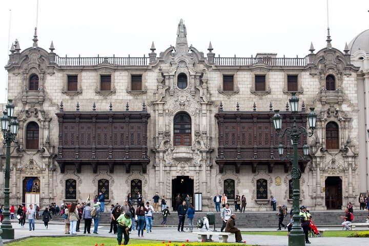 Evening Lima Walking Tour: Historic Center & Pisco Sour Rooftop photo 4