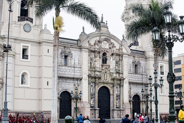 Evening Lima Walking Tour: Historic Center & Pisco Sour Rooftop photo 6