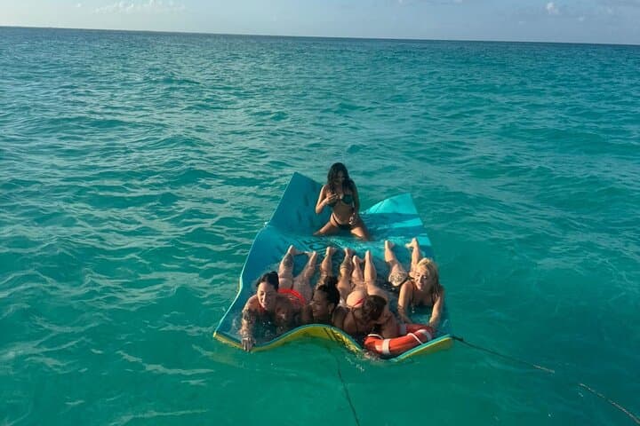 Private Yacht Charter in Cancun: 6-Hour Addictivo Cruise to Isla Mujeres photo 3