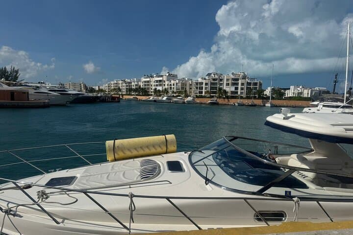 Private Yacht Charter in Cancun: 6-Hour Addictivo Cruise to Isla Mujeres photo 4