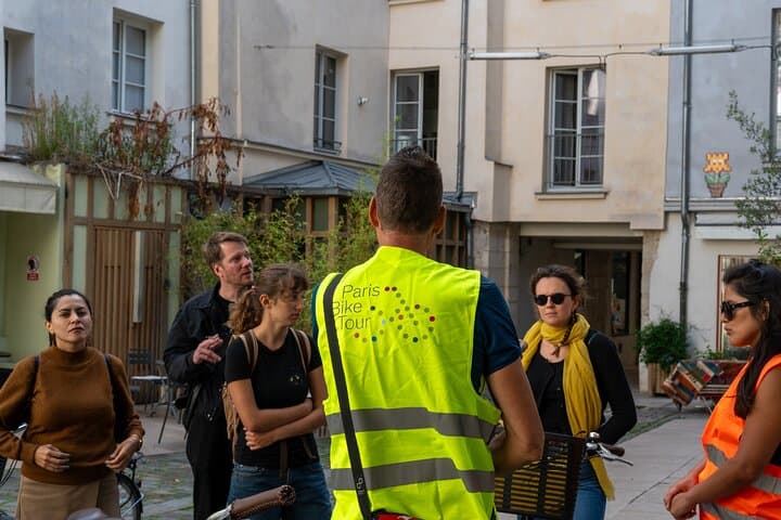 Cycle Paris' Historic Heart: Marais, Île de la Cité & Seine Sights
