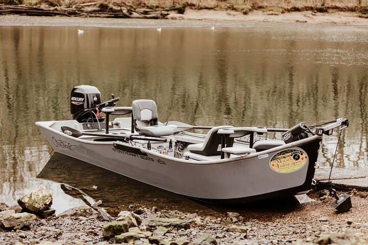 Full-Day Drift-Boat Fly Fishing on Lake Taneycomo — Guided Trophy Trout Trip photo 3