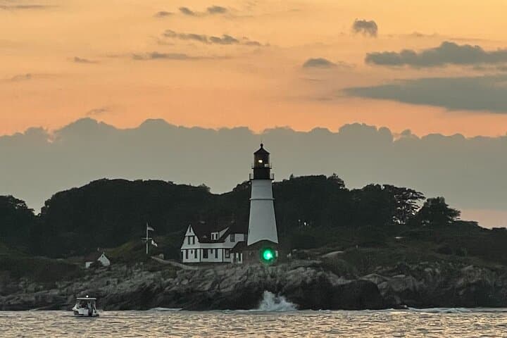 Portland Casco Bay 2-Hour Scenic Powerboat Powerboat Cruise photo 4