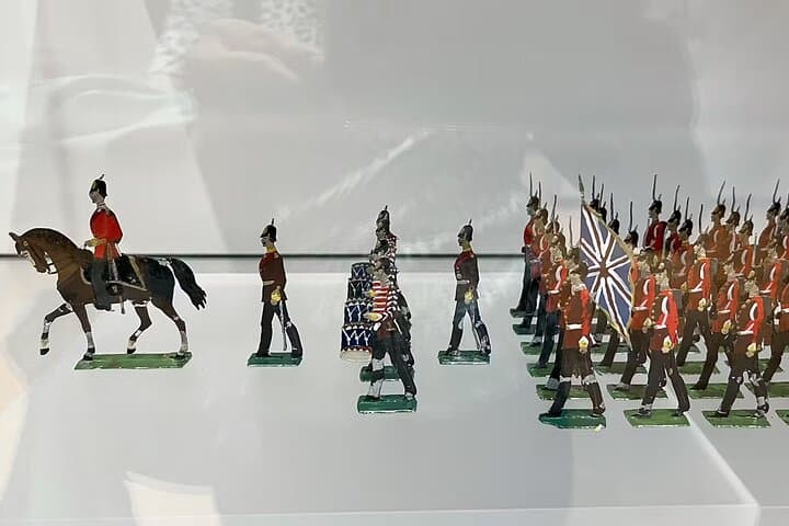 Skip-the-Line to Napoleon's Tomb & Musée de l'Armée: Fast-Track Invalides Experience photo 2