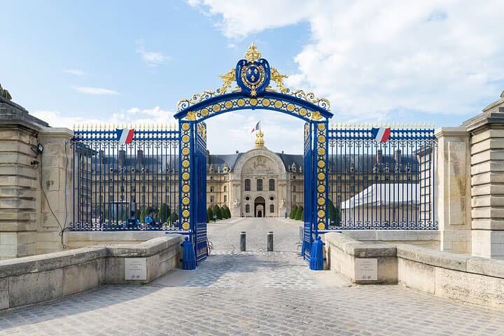 Skip-the-Line Invalides: Visit Napoleon’s Tomb & Musée de l’Armée photo 4