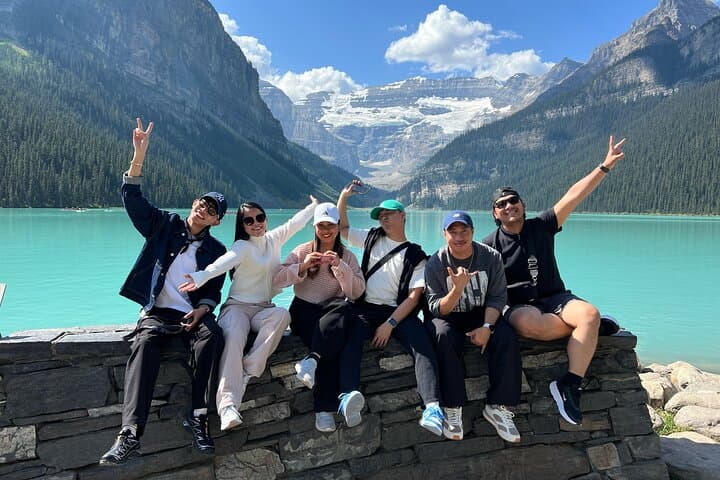 Banff in a Day: Lake Louise, Johnston Canyon & Minnewanka Shared Tour