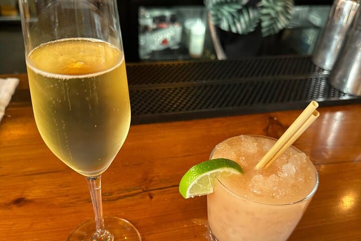 Sparkling Gallery Walk: New Orleans Arts District Champagne Tour photo 4