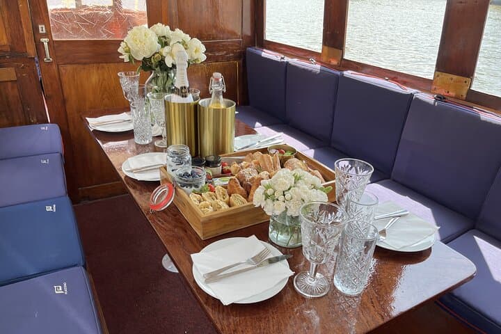 Amsterdam Bottomless Brunch Cruise on the Canals — 60-Minute Prosecco Experience photo 2