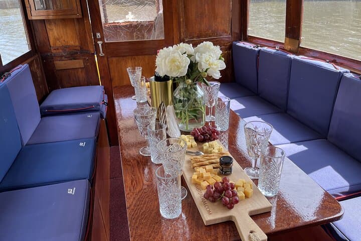 Amsterdam Cheese and Wine Canal Cruise: Gourmet Canal Tour through the UNESCO Canal Belt photo 3