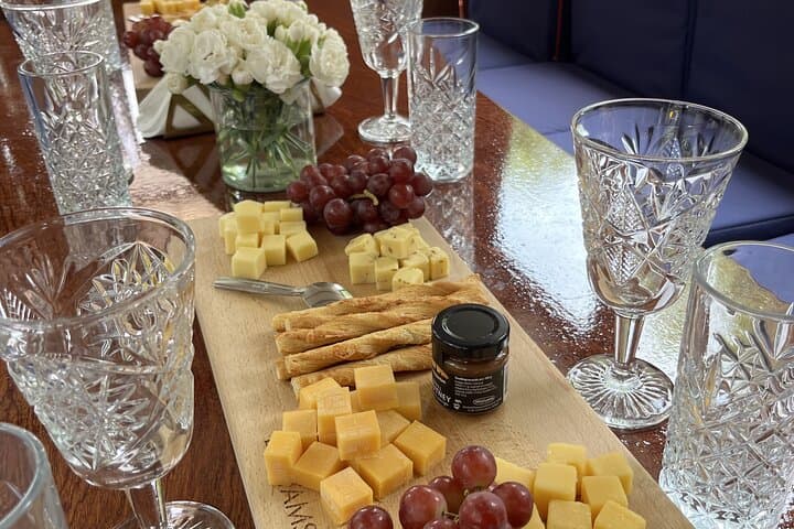 Amsterdam Cheese and Wine Canal Cruise: Gourmet Canal Tour through the UNESCO Canal Belt photo 4