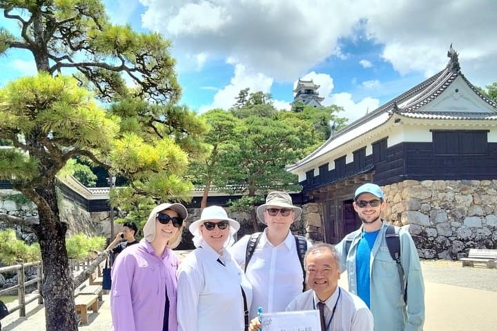 Explore Kochi in a Day: Private Car Tour to Hirome Market, Kochi Castle & Katsurahama
