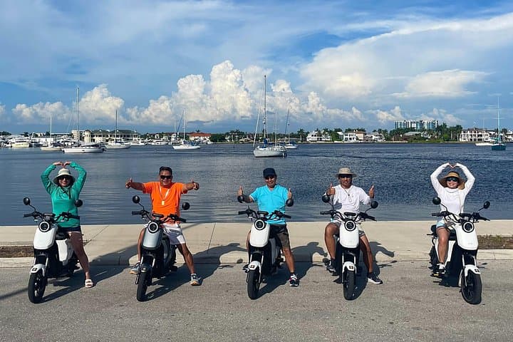 Naples Electric Moped Tour: 90-Min Family-Friendly Downtown Cruise photo 3
