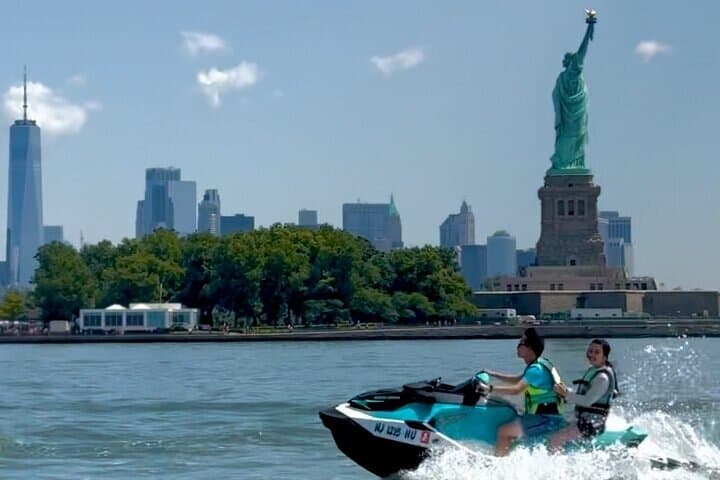 NYC Jet Ski Landmark Sightseeing Tour: Statue of Liberty & Brooklyn Bridge Ride photo 2