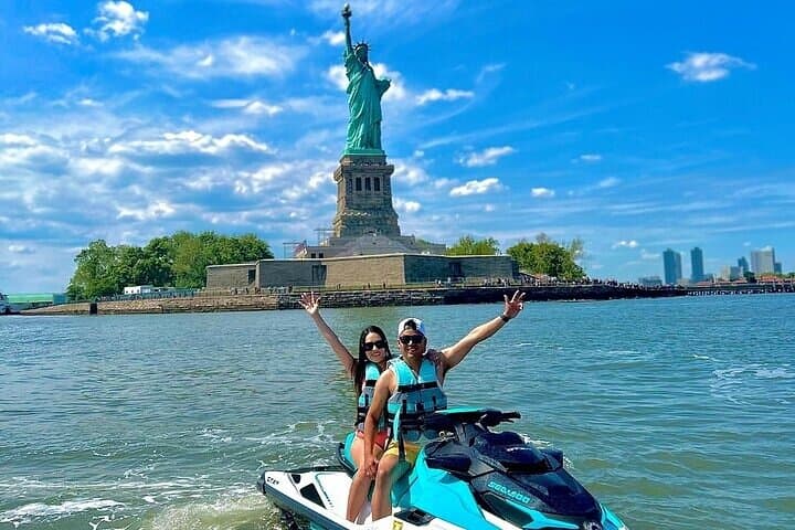 NYC Jet Ski Landmark Sightseeing Tour: Statue of Liberty & Brooklyn Bridge Ride photo 1