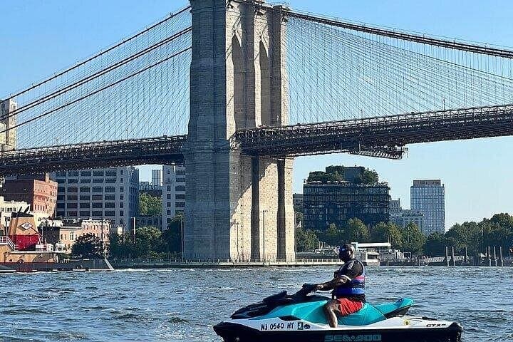 NYC Jet Ski Landmark Sightseeing Tour: Statue of Liberty & Brooklyn Bridge Ride photo 3