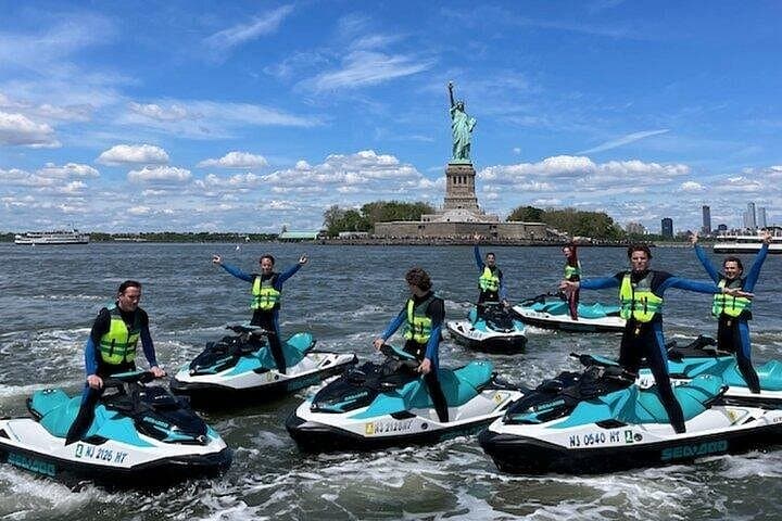 NYC Jet Ski Landmark Sightseeing Tour: Statue of Liberty & Brooklyn Bridge Ride photo 4