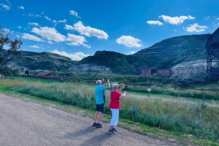 Day Trip from Calgary to Drumheller: Dinosaurs, Hoodoos & Horseshoe Canyon photo 4