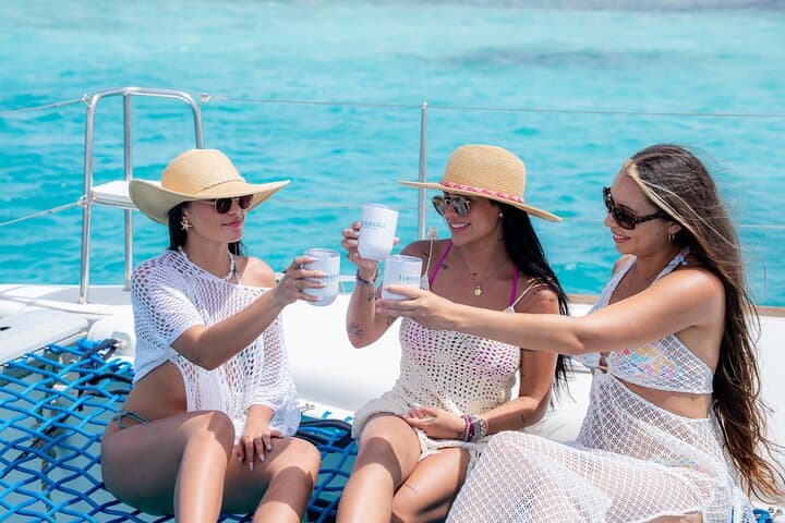 Fortunata Half-Day Private Sailing in Aruba — Snorkel Arashi & Malmok photo 4