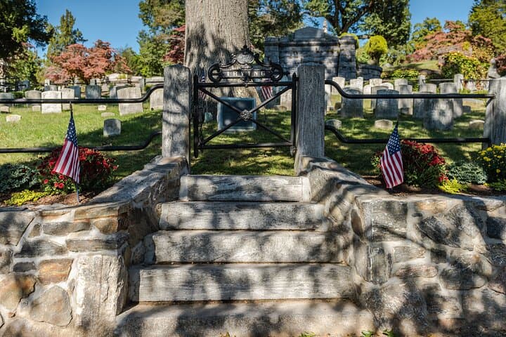 Self-Guided Sleepy Hollow Ghosts Walk with EMF Reader — Patriots Park to Irving's Grave photo 6