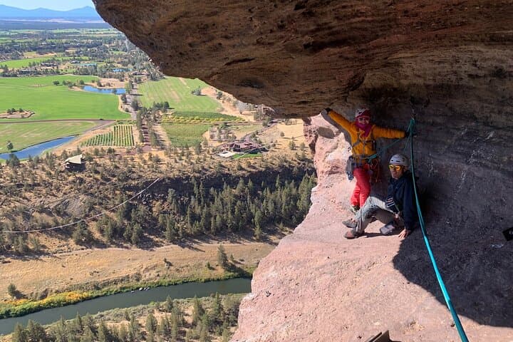 Smith Rock Beginner Rock Climbing Course: Full-Day Intro with Certified Guides photo 4