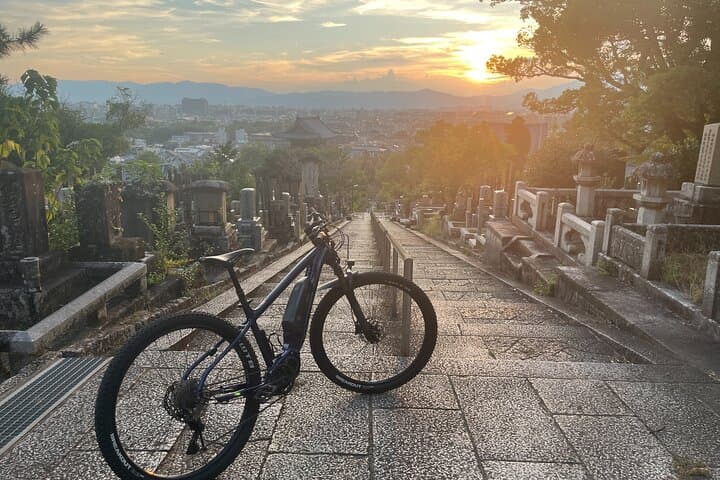 Kyoto Higashiyama Gion Sunset e-Bike Cycling Tour