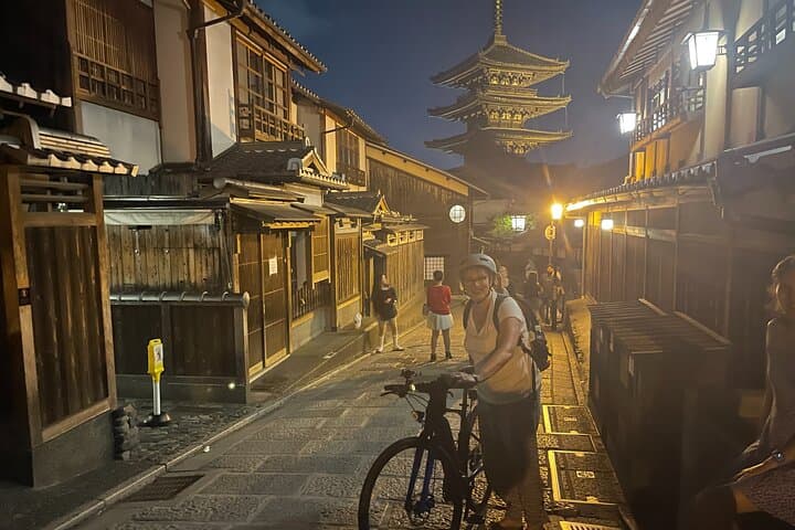 Kyoto Higashiyama Gion Sunset e-Bike Cycling Tour photo 5