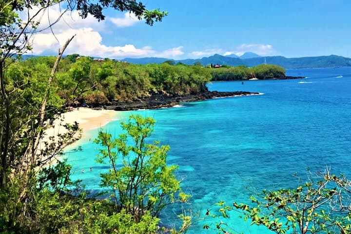 Eastern Bali Private Tour: Goa Lawah, Taman Ujung & Bias Tugel Beach (Full-Day) photo 5