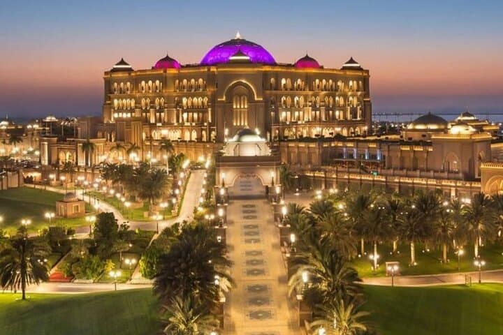 Private Abu Dhabi Evening Tour: Sheikh Zayed Mosque, Corniche & Marsana Beach by Night