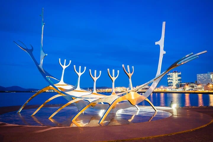 Reykjavík by Night: Illuminated Landmarks, Coastal Walks & Aurora Chances photo 2
