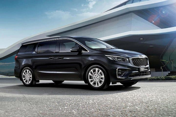 Private 7-Seater Chauffeur Service in Dubai & Abu Dhabi — 10-Hour Custom City Drive photo 1