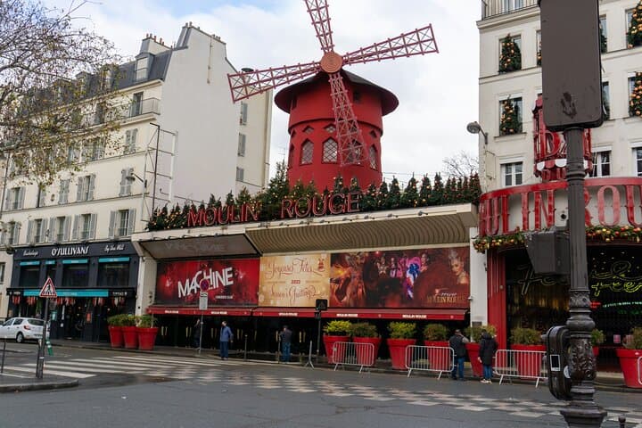 Paris Highlights One-Day Tour: Montmartre, Louvre, Notre-Dame & Eiffel Tower