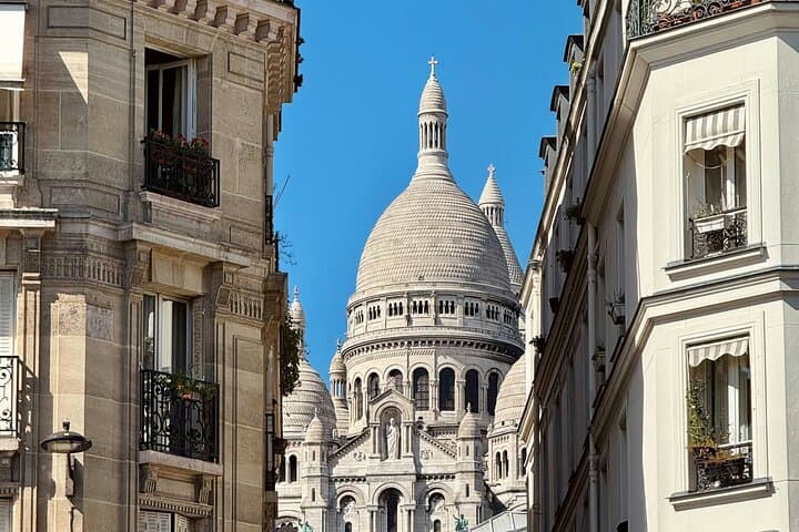 Paris Highlights One-Day Tour: Montmartre, Louvre, Notre-Dame & Eiffel Tower photo 2