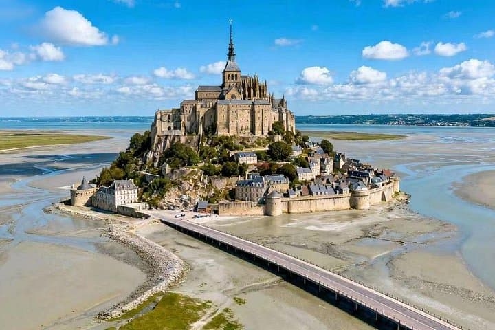 Day Trip from Paris to Mont Saint-Michel — Chinese-Guided Abbey Visit & Bay Walk photo 4