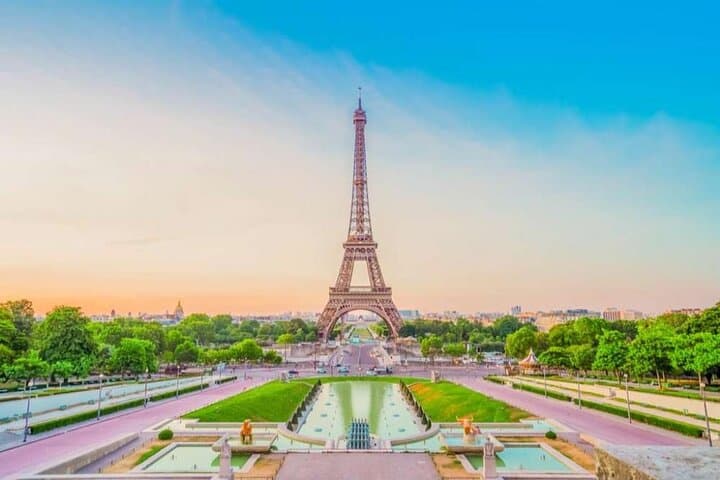 Paris Luxury Minivan City Tour with Audio Guide — Eiffel, Champs-Élysées & Arc de Triomphe photo 2