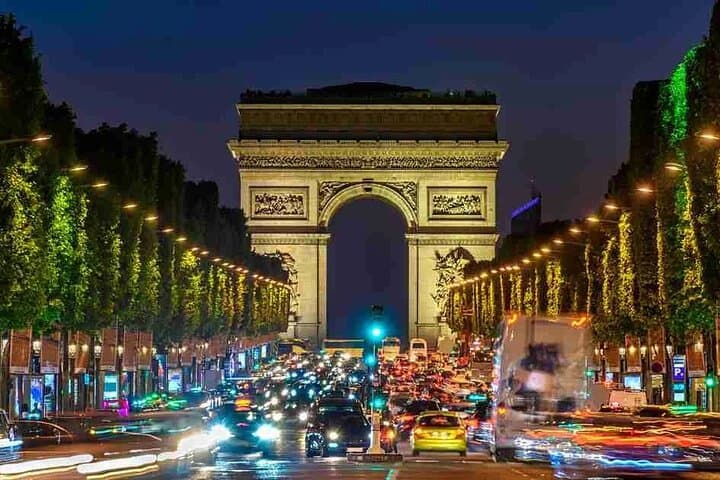 Paris Luxury Minivan City Tour with Audio Guide — Eiffel, Champs-Élysées & Arc de Triomphe photo 4
