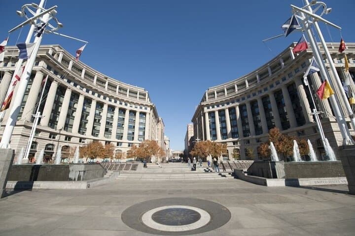 Private Washington DC City Tour: Monuments, Memorials & Neighborhoods photo 3