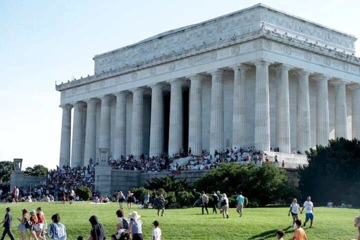 Private Washington DC City Tour: Monuments, Memorials & Neighborhoods photo 4