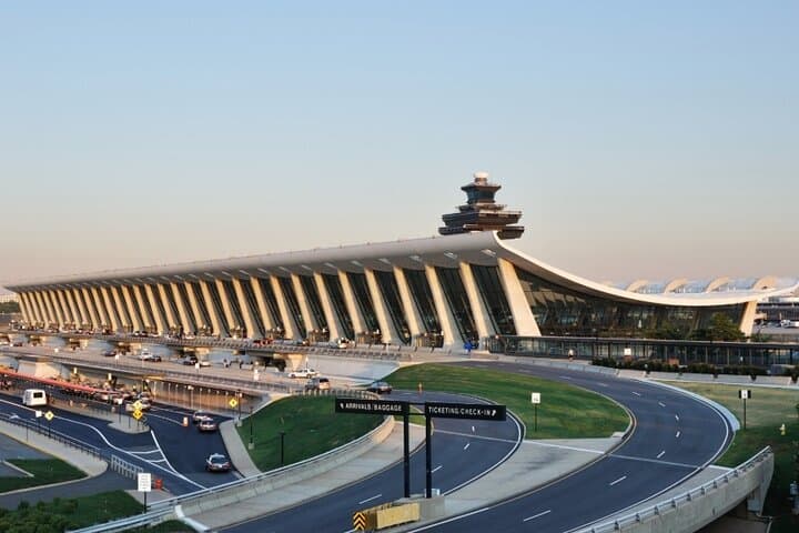 Private Transfer from Dulles Airport to Washington DC — Door-to-Door Ride photo 3