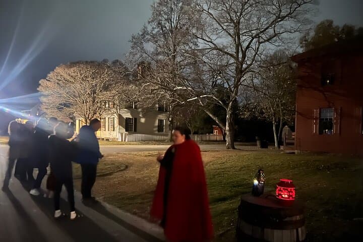 Williamsburg Spirits of Christmas Past: Lantern Ghost Tour in Colonial Williamsburg