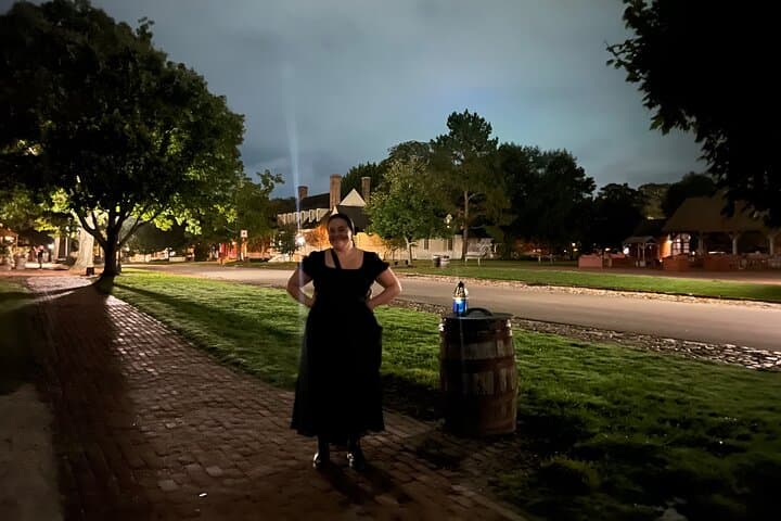 Williamsburg Spirits of Christmas Past: Lantern Ghost Tour in Colonial Williamsburg photo 6