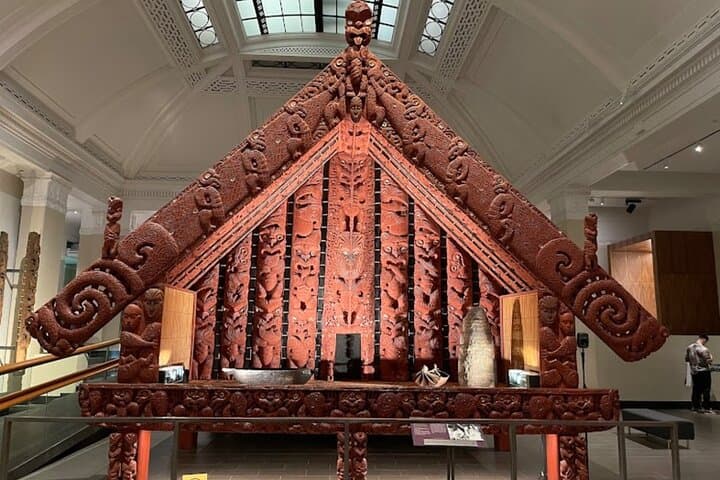 Private Auckland Full-Day Tour: Mount Eden, Museum & Coastal Views photo 6